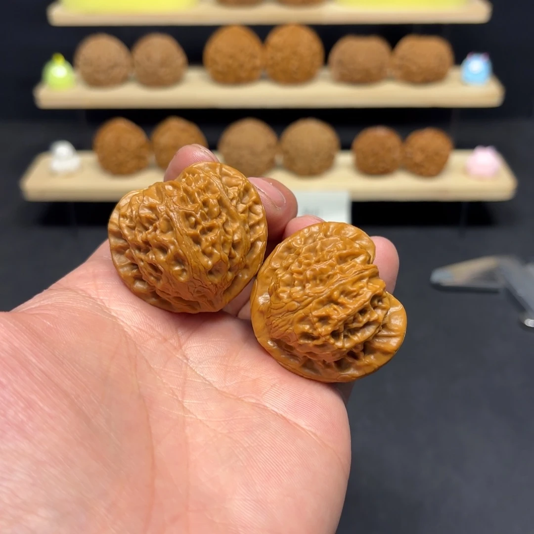 文玩核桃把件40桃心宫灯