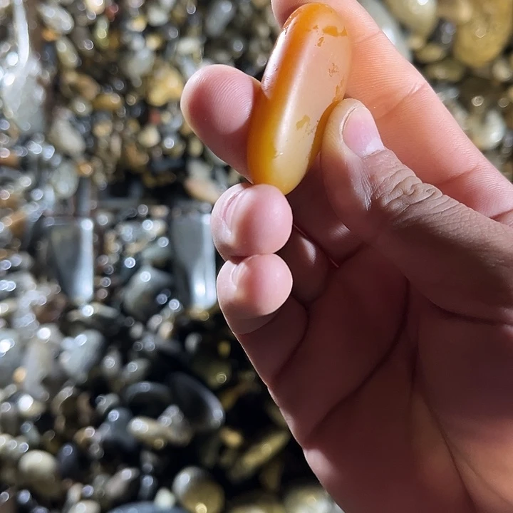 和田玉(糖玉)未镶嵌珠宝奇石