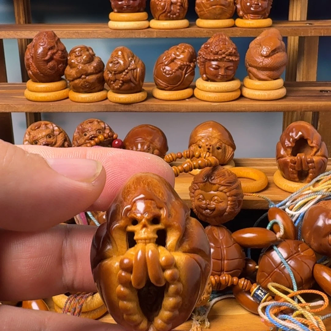 柠***开把件橄榄核无相佛