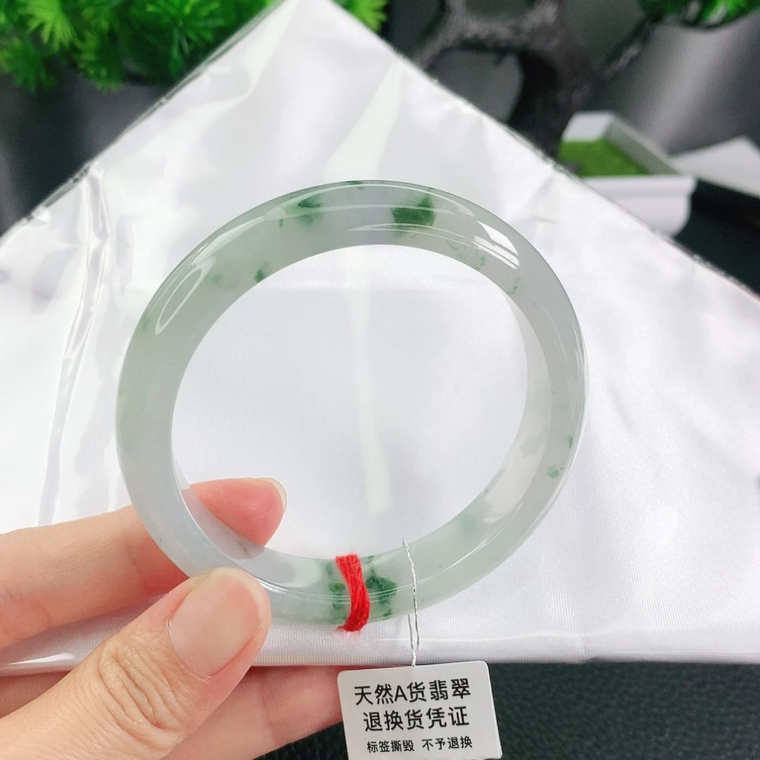翡翠手镯未镶嵌57圈
