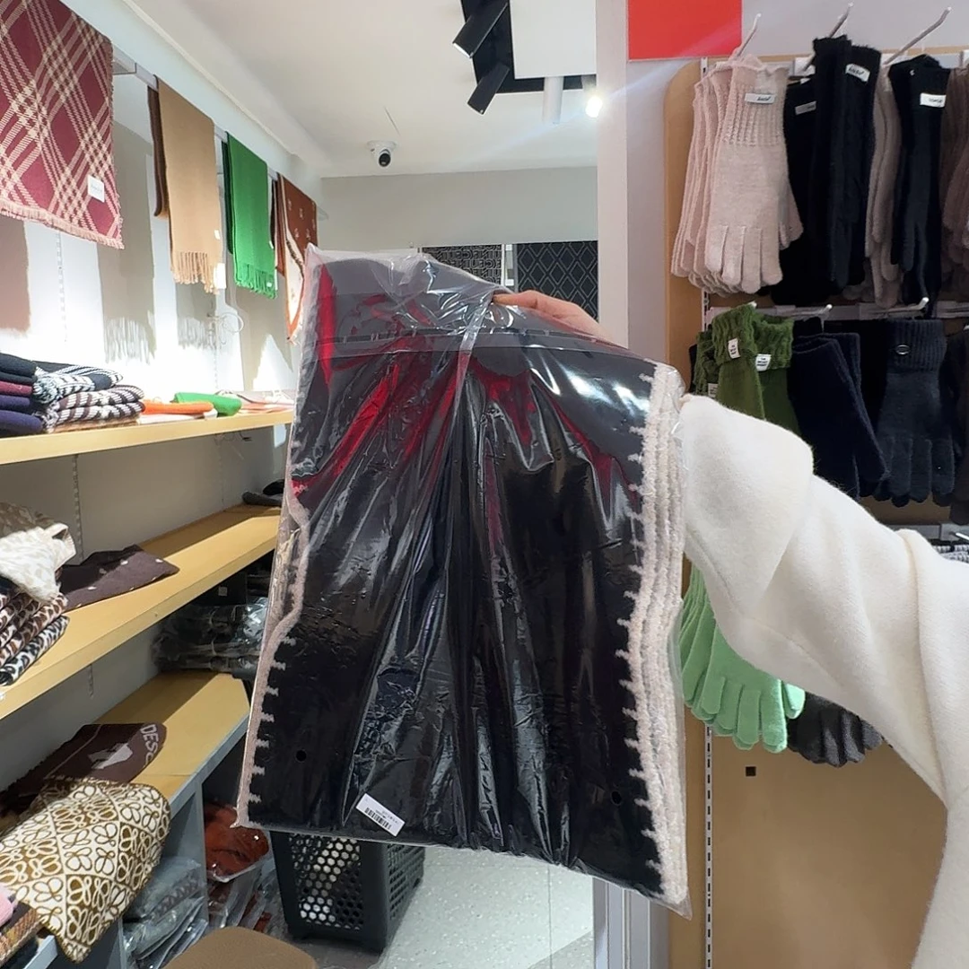 布艺非金属黑色围巾