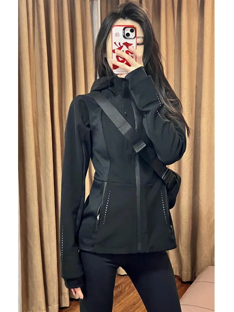 减龄漂亮洋气又酷又飒的黑色修身冲锋衣连帽外套女2025新款早秋季