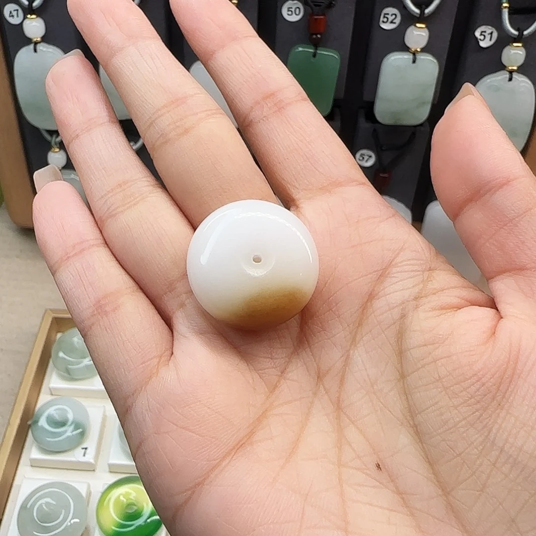 石英质玉未镶嵌颈饰