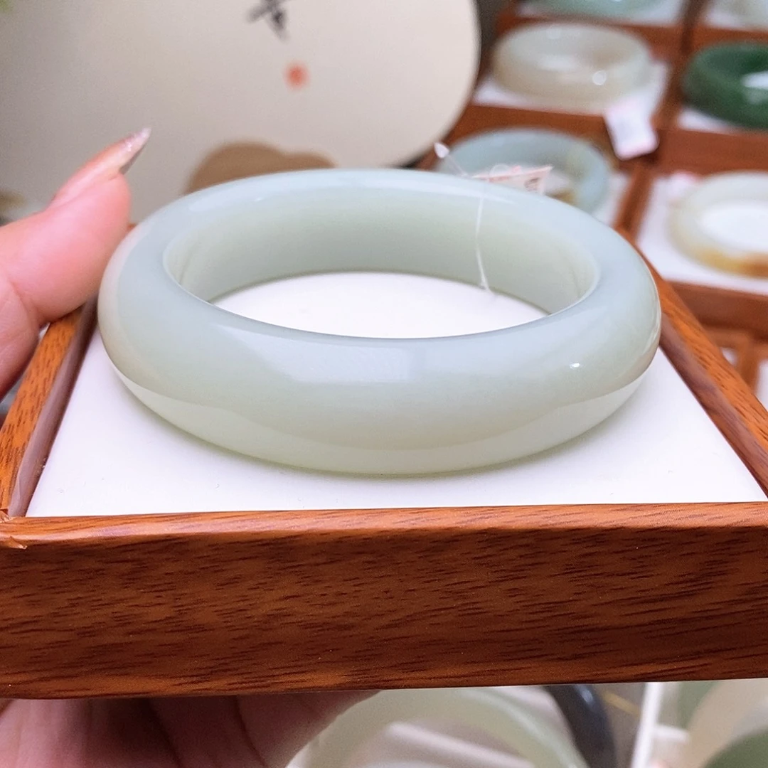 和田玉手镯未镶嵌59.8