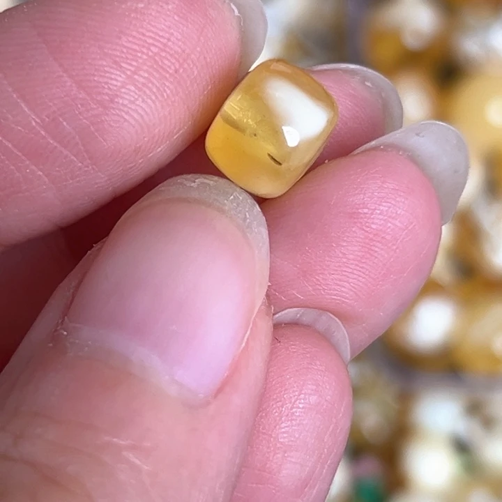 未镶嵌蜜蜡裸石9mm一个