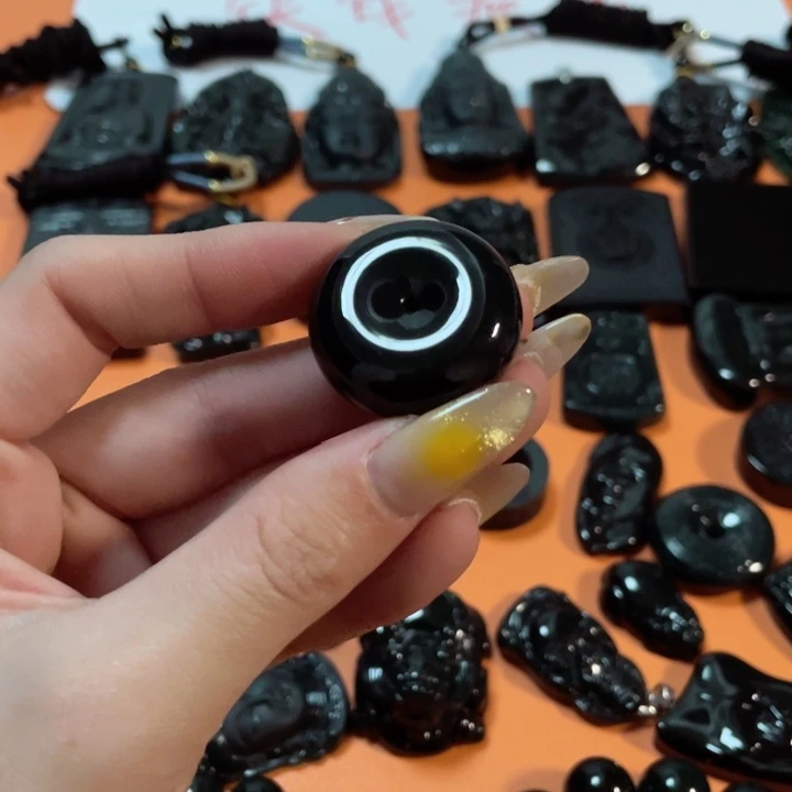 翡翠颈饰未镶嵌诚****缘