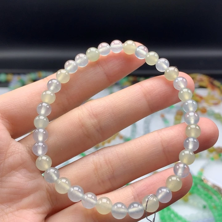 翡翠手镯未镶嵌翡翠