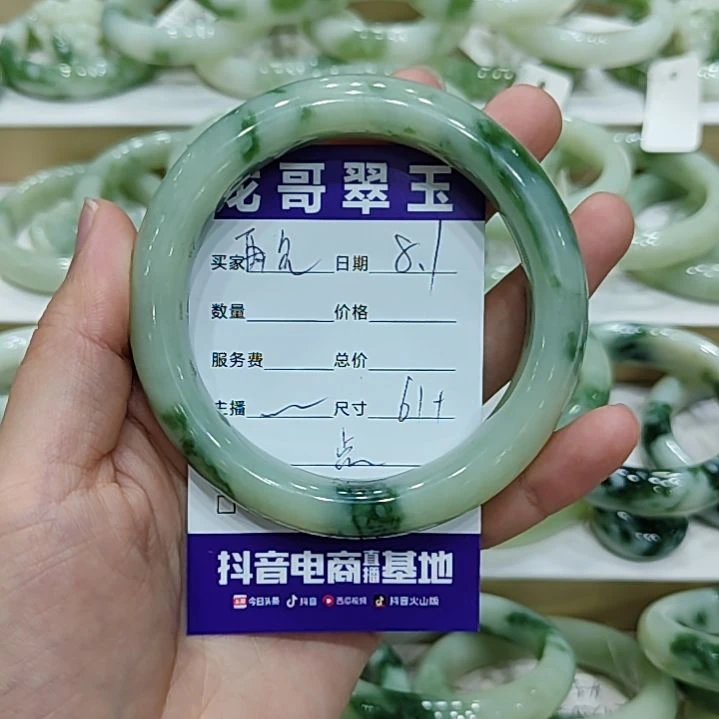 再***见透闪石-蛇纹石玉未镶嵌手镯
