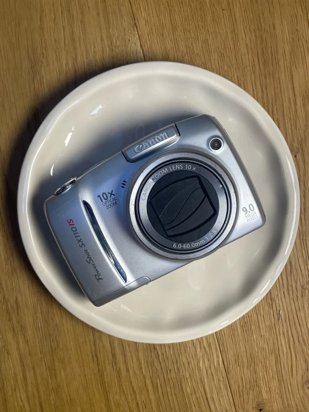 9新 Canon/佳能 佳能sx110，自备两节五号电池，成色如图，功能完好