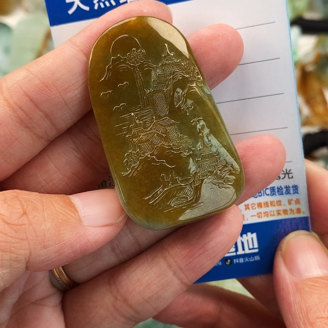 翡翠未镶嵌颈饰山水