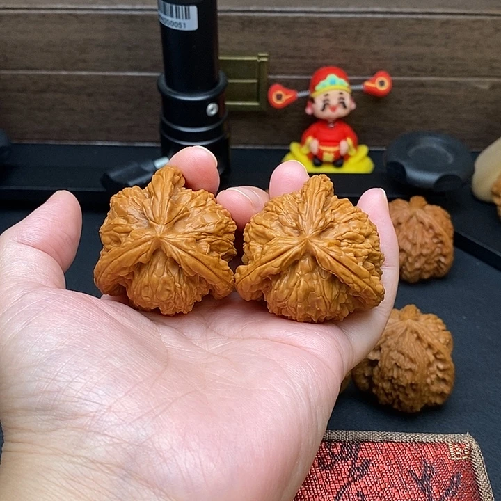 瑞***哥把件文玩核桃白奔