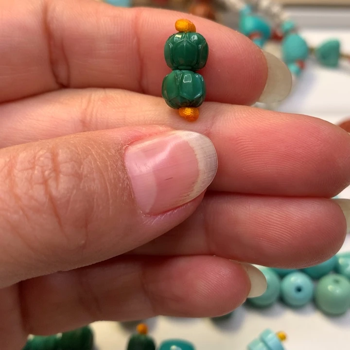 绿松石未镶嵌颈饰