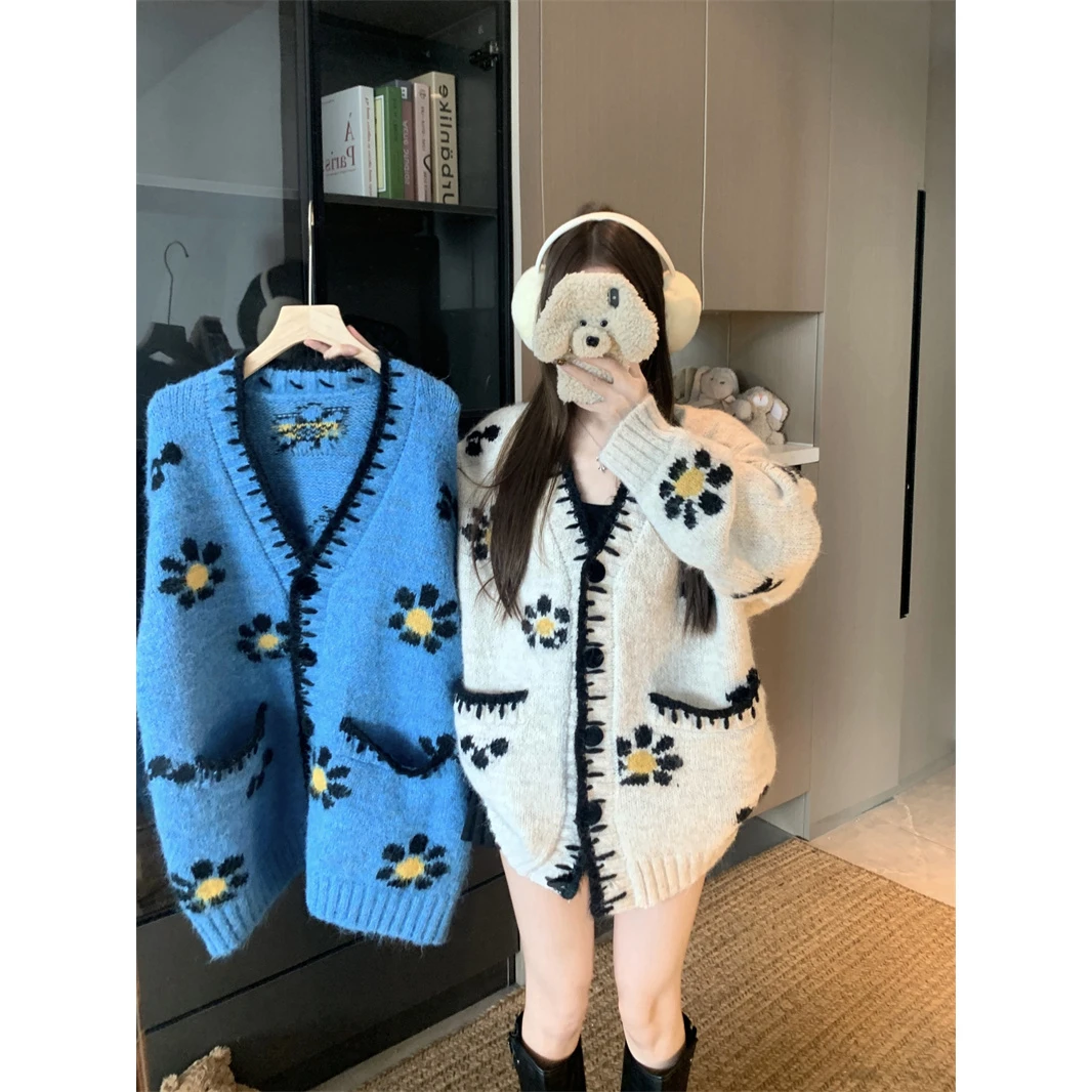 大码秋季新款胖MM高级感显瘦V领花朵针织开衫毛衣外套气质时尚