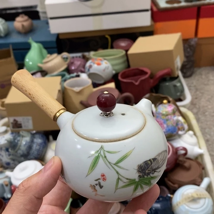 陶瓷艺术品及陶瓷壶