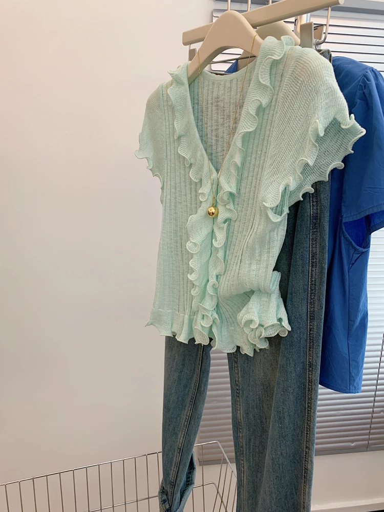 韩系小众木耳边坑条针织衫女2025夏季温柔单排扣荷叶边短袖上衣