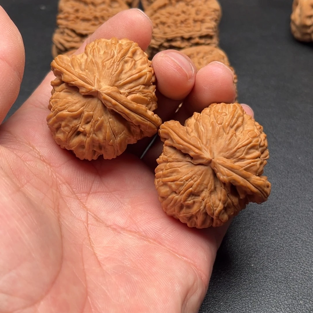 文玩核桃吊坠球白