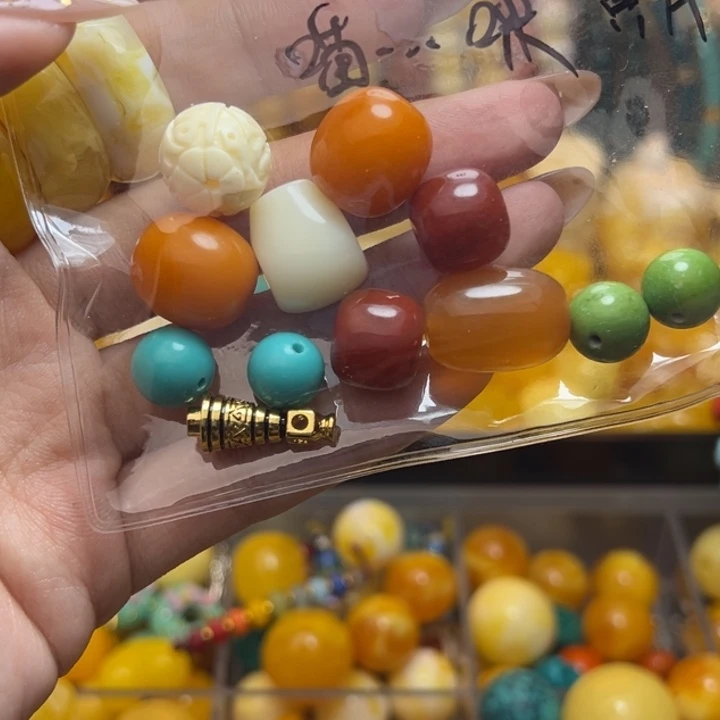 喵***咪两个红色15。三通19.9。明天发货