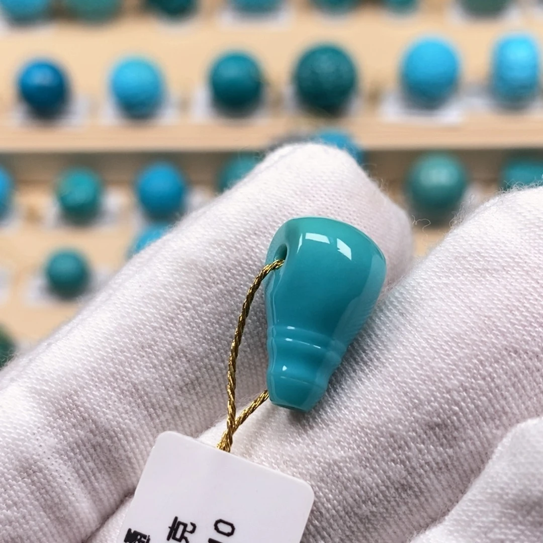 诚***车绿松石未镶嵌精品原矿高瓷绿松石