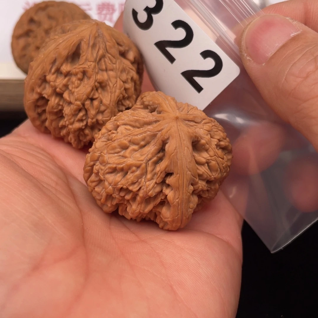 文玩核桃把件谷*虎头王