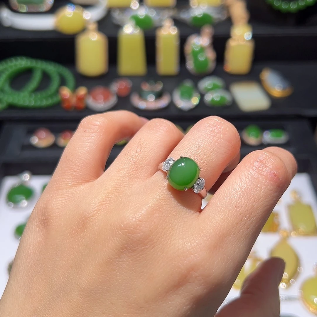 颈饰18K金镶嵌和田玉