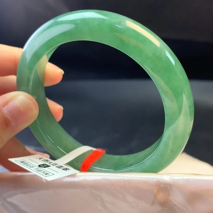 翡翠未镶嵌手镯54圈