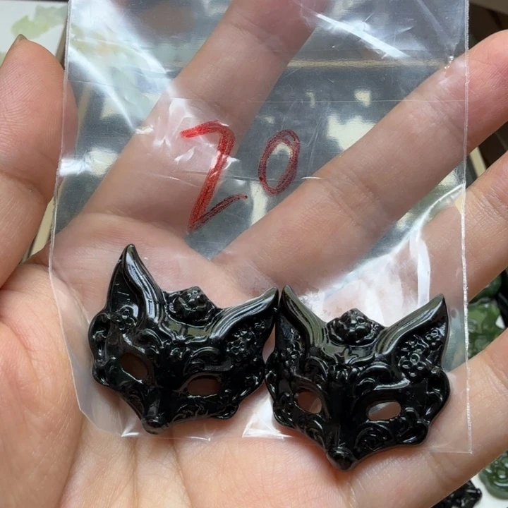 透闪石-蛇纹石玉吊坠未镶嵌