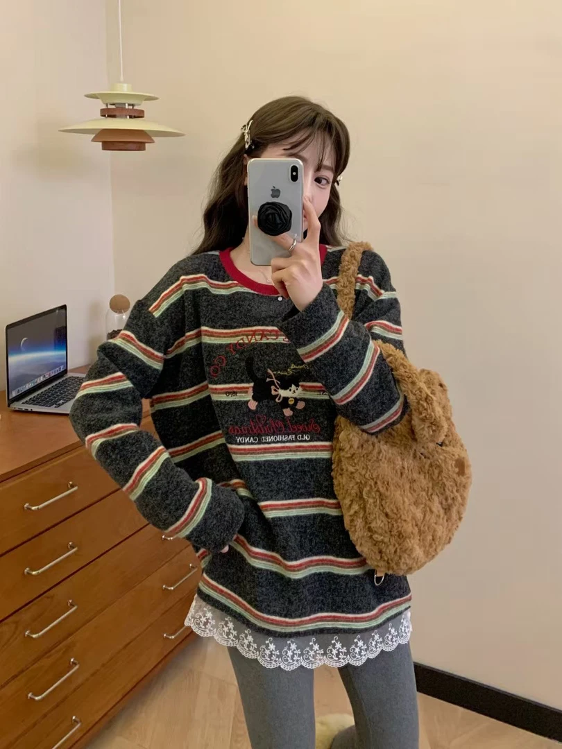 Mmeng • 韩系刺绣小猫咪蕾丝边毛绒厚打底长袖