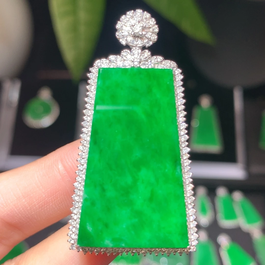 翡翠颈饰18K金镶嵌翡翠