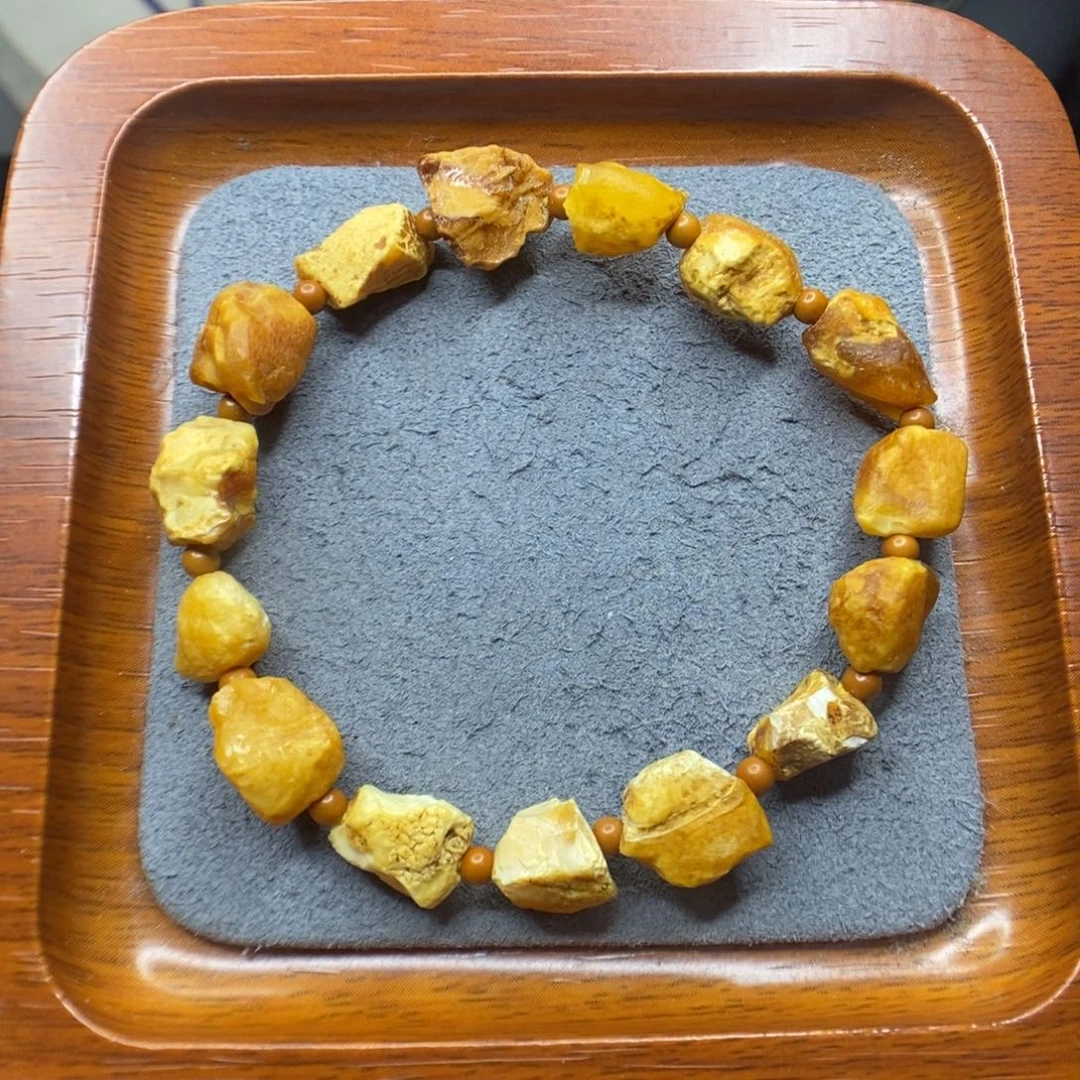 今****蜜蜡未镶嵌颈饰郎