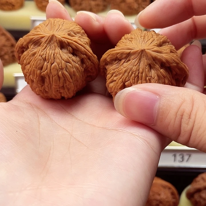 文玩核桃吊坠泥鳅背41尺826