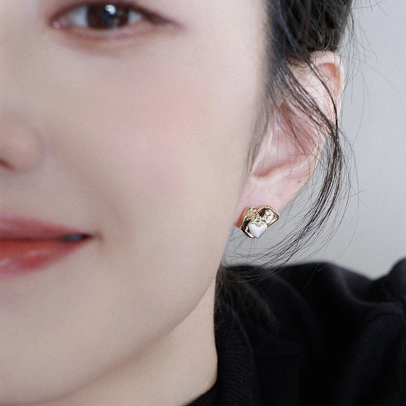 合金耳饰 小众设计感褶皱爱心金属拉丝耳钉设计感个性