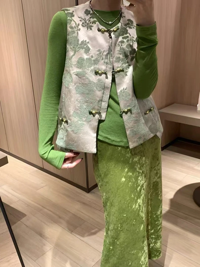 新中式国风春季植绒马甲女设计师感小众盘扣时尚减龄无袖坎肩外套