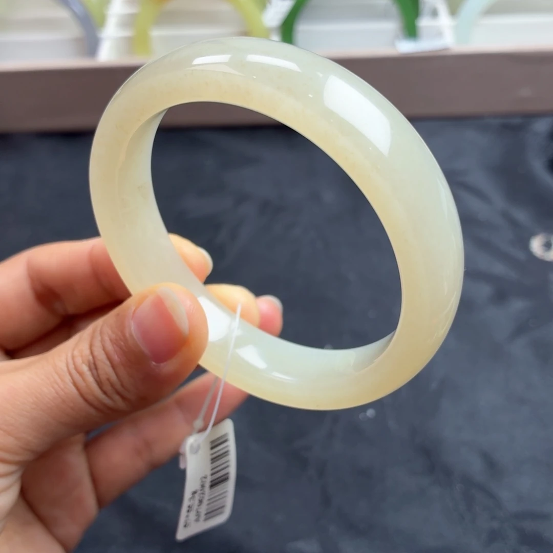 和田玉未镶嵌手镯平安镯！蜂蜜水57圈