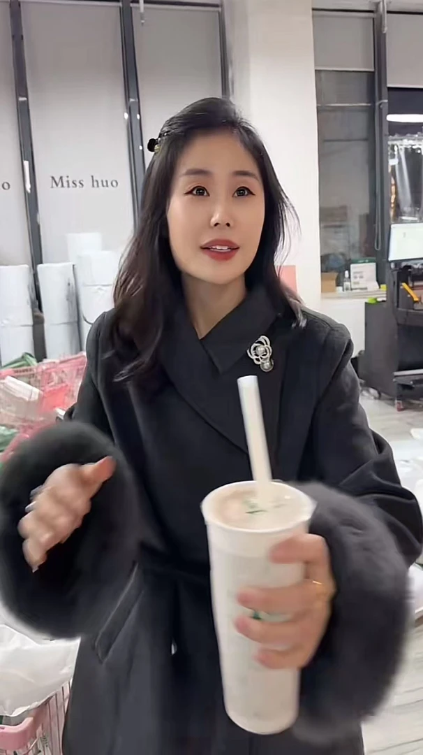 霍梦雪 珍珠扣羽绒大衣 A灰色 98111