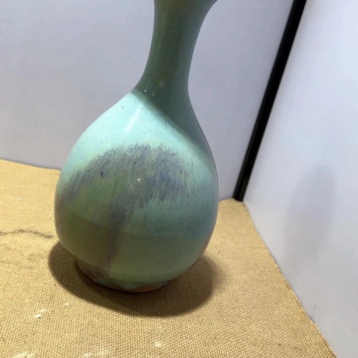 王***军瓷片钧瓷。  瓶子。