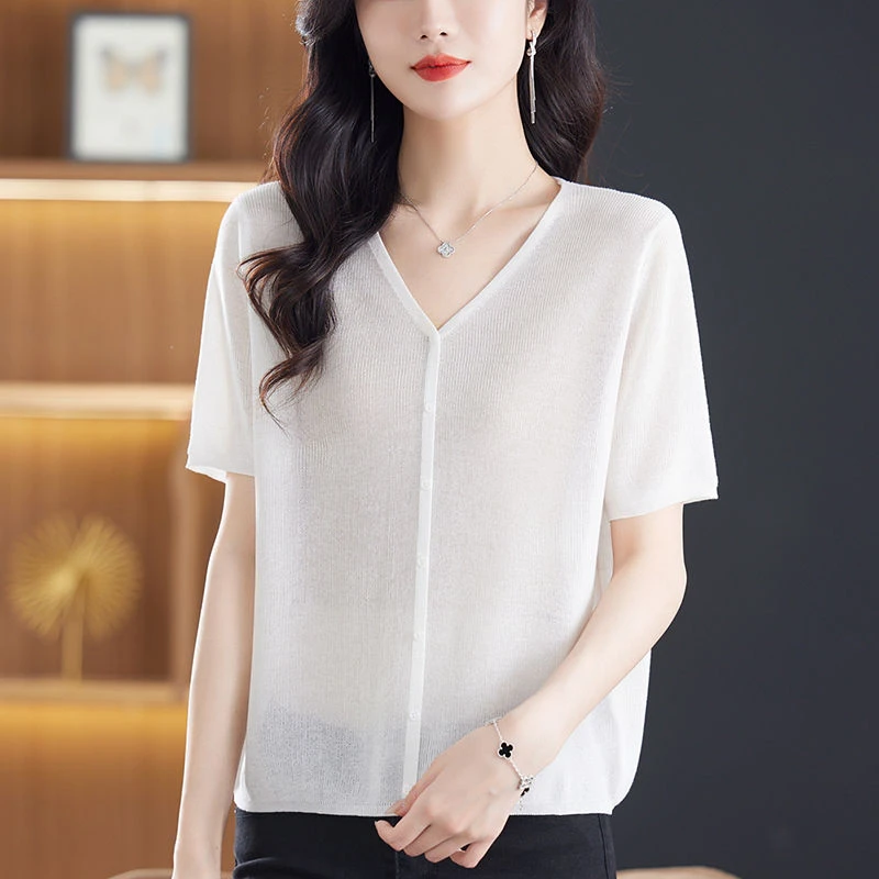 200斤可穿冰丝短袖T恤宽松夏季新款大码遮肉百搭显瘦V领女针织衫