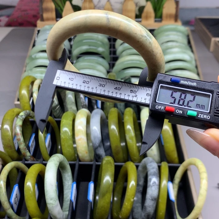 未镶嵌蛇纹石玉手镯96