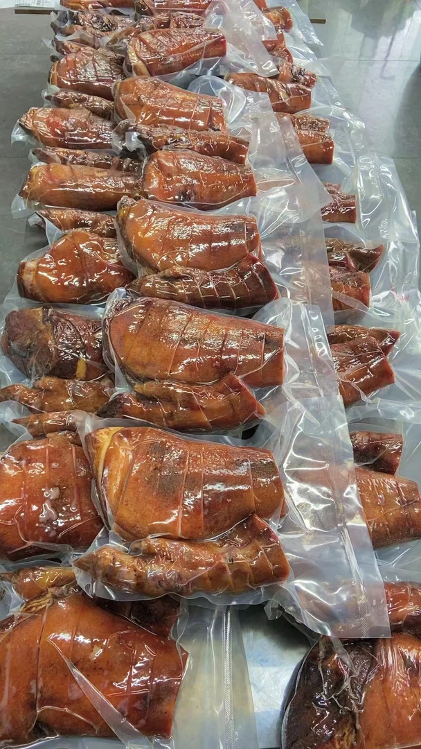 川味重庆腊猪脚 柏树枝柴火烟熏 烧好切好 前蹄肉多筋多