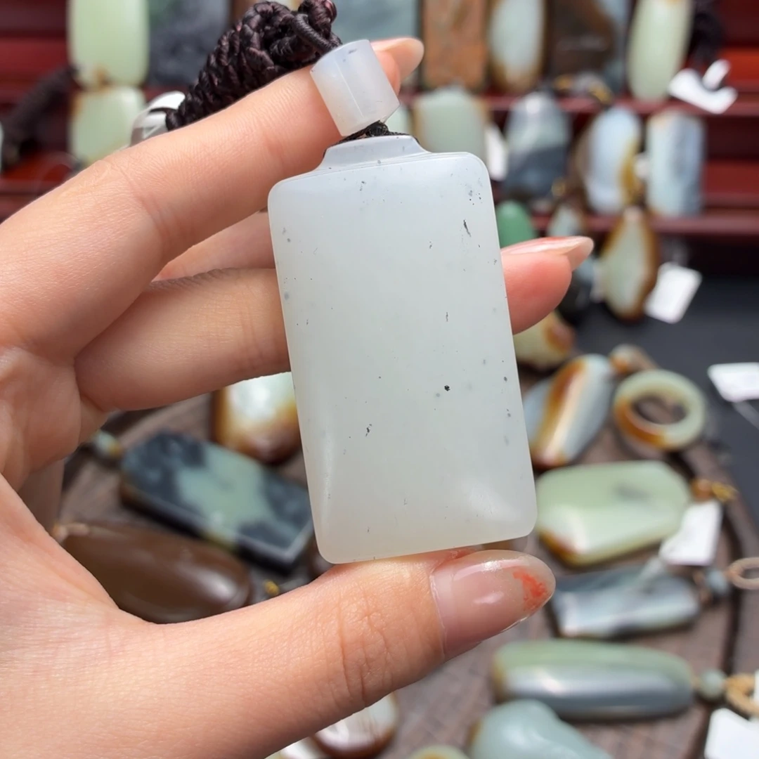 *****和田玉未镶嵌颈饰