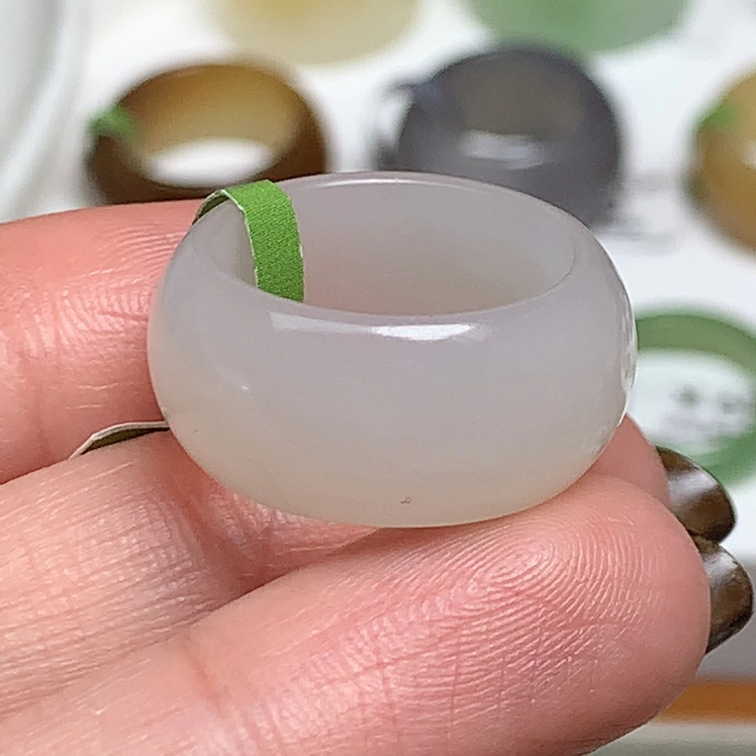 未镶嵌戒指和田玉