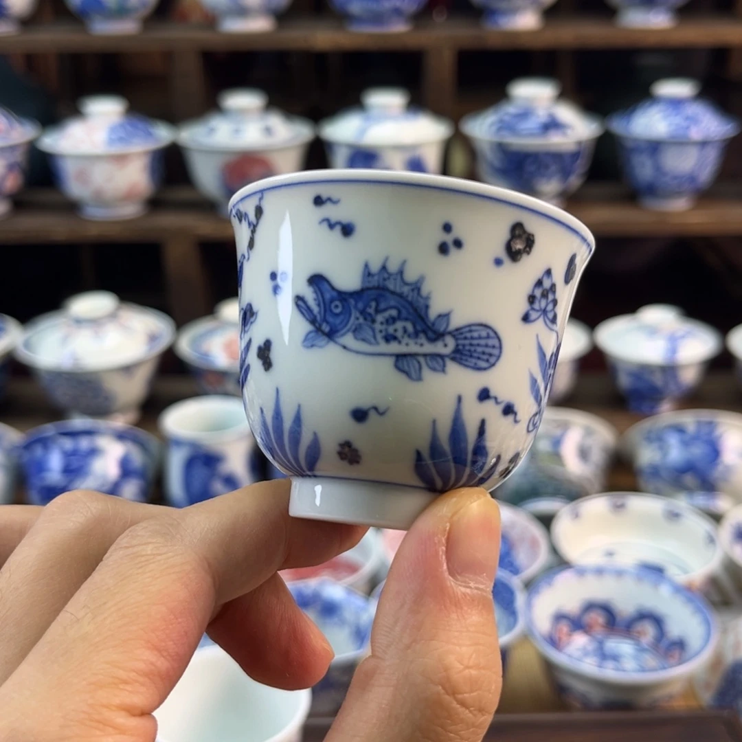 微瑕手绘仿元青花鱼藻纹铃铛杯