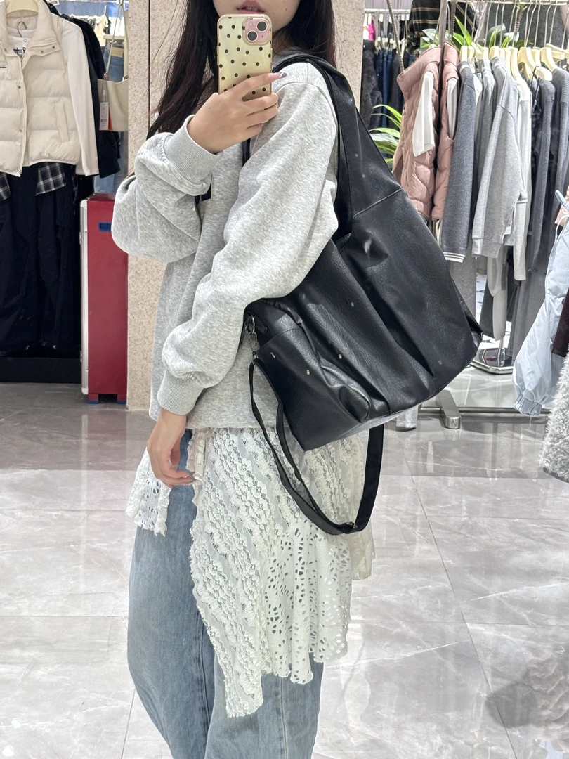 东大门耐磨通勤风单肩斜挎大包