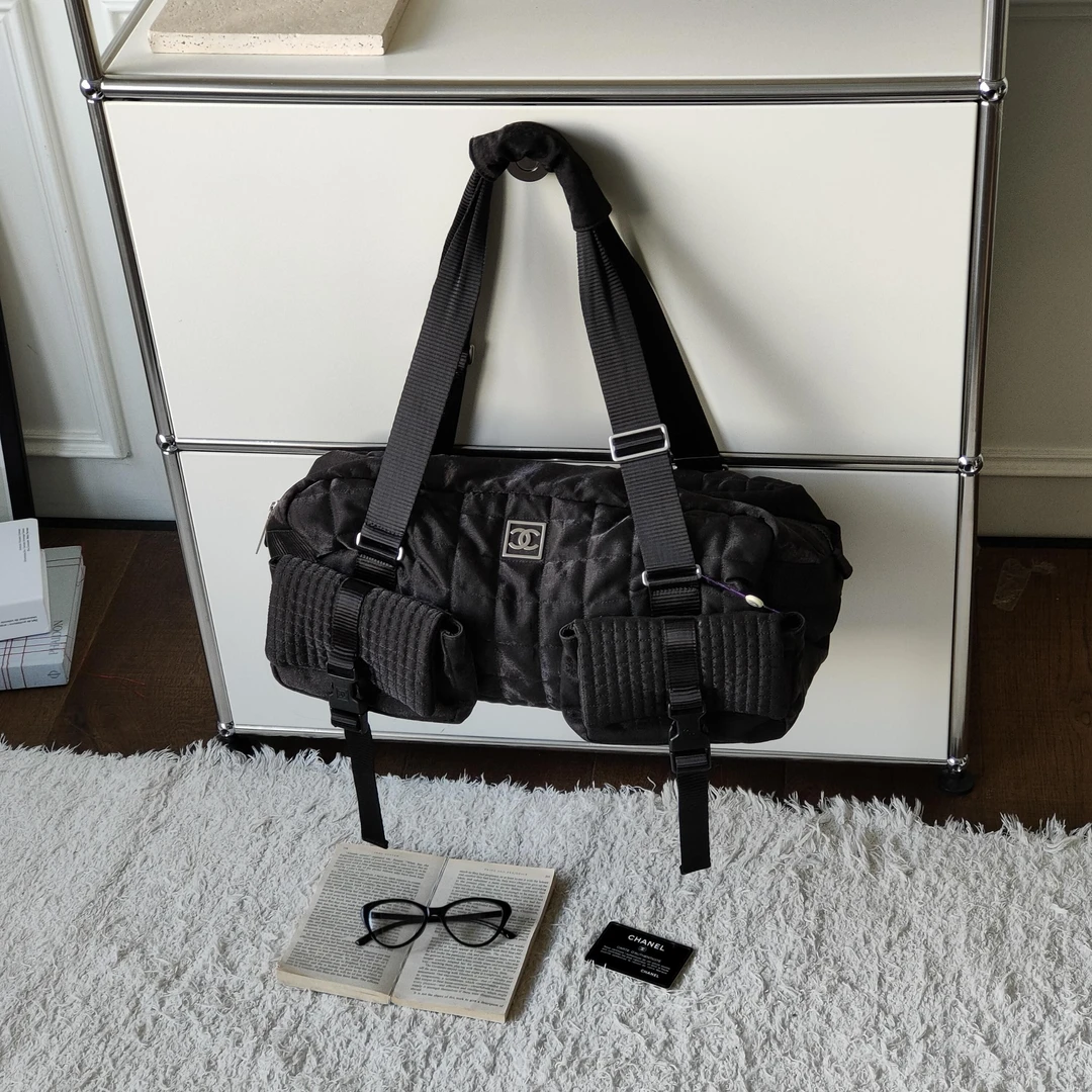 95新 Chanel/香奈儿 Azul - 黑银织物缎面方标休闲健身包 37059