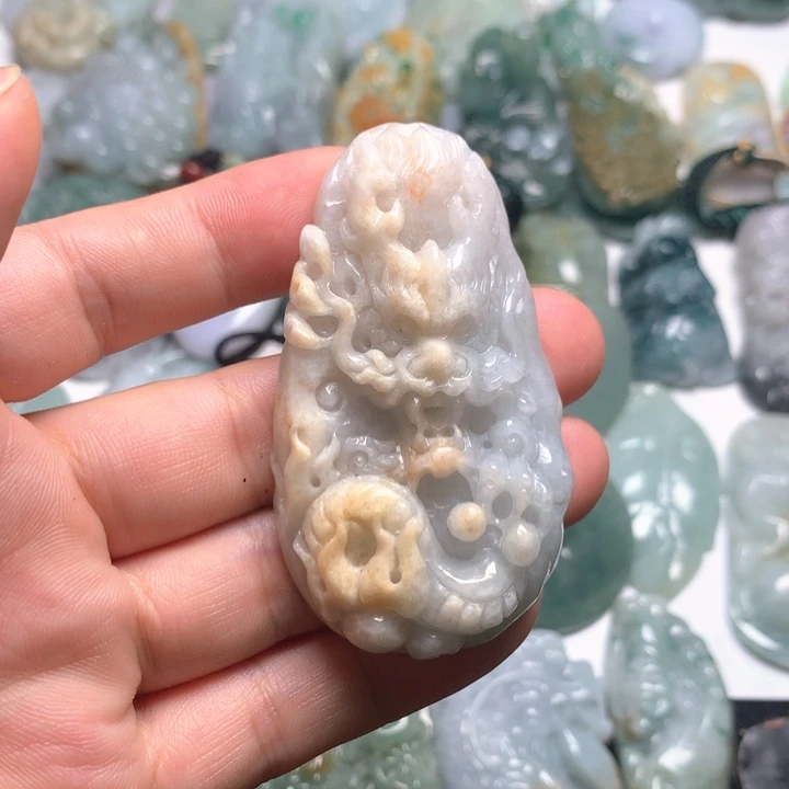 翡翠未镶嵌颈饰龙牌46