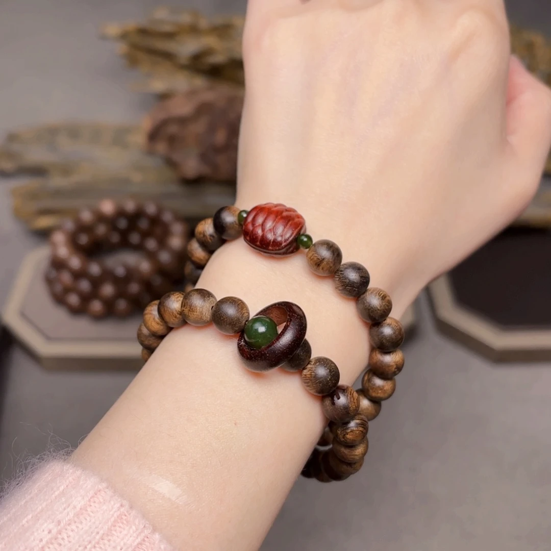 沉香手串越南芽庄绿棋瘤疤0.8+小叶紫檀雕刻富甲