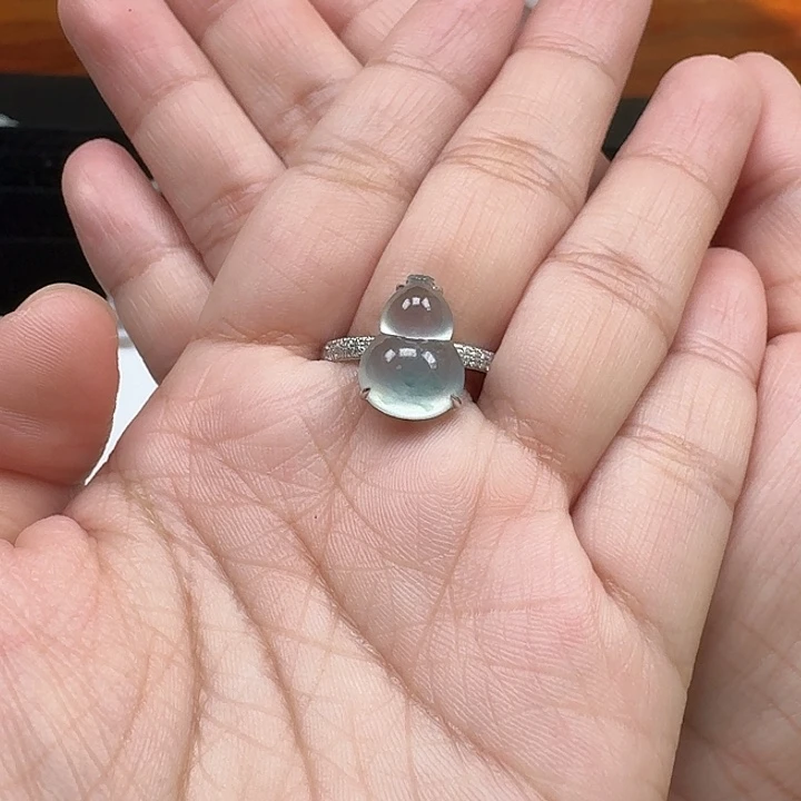 颈饰18K金镶嵌翡翠