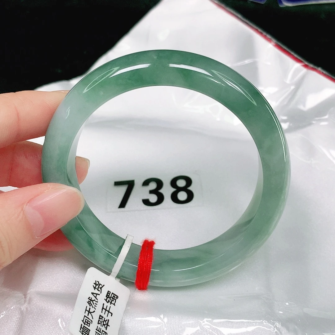 翡翠手镯未镶嵌翡翠手镯未镶嵌