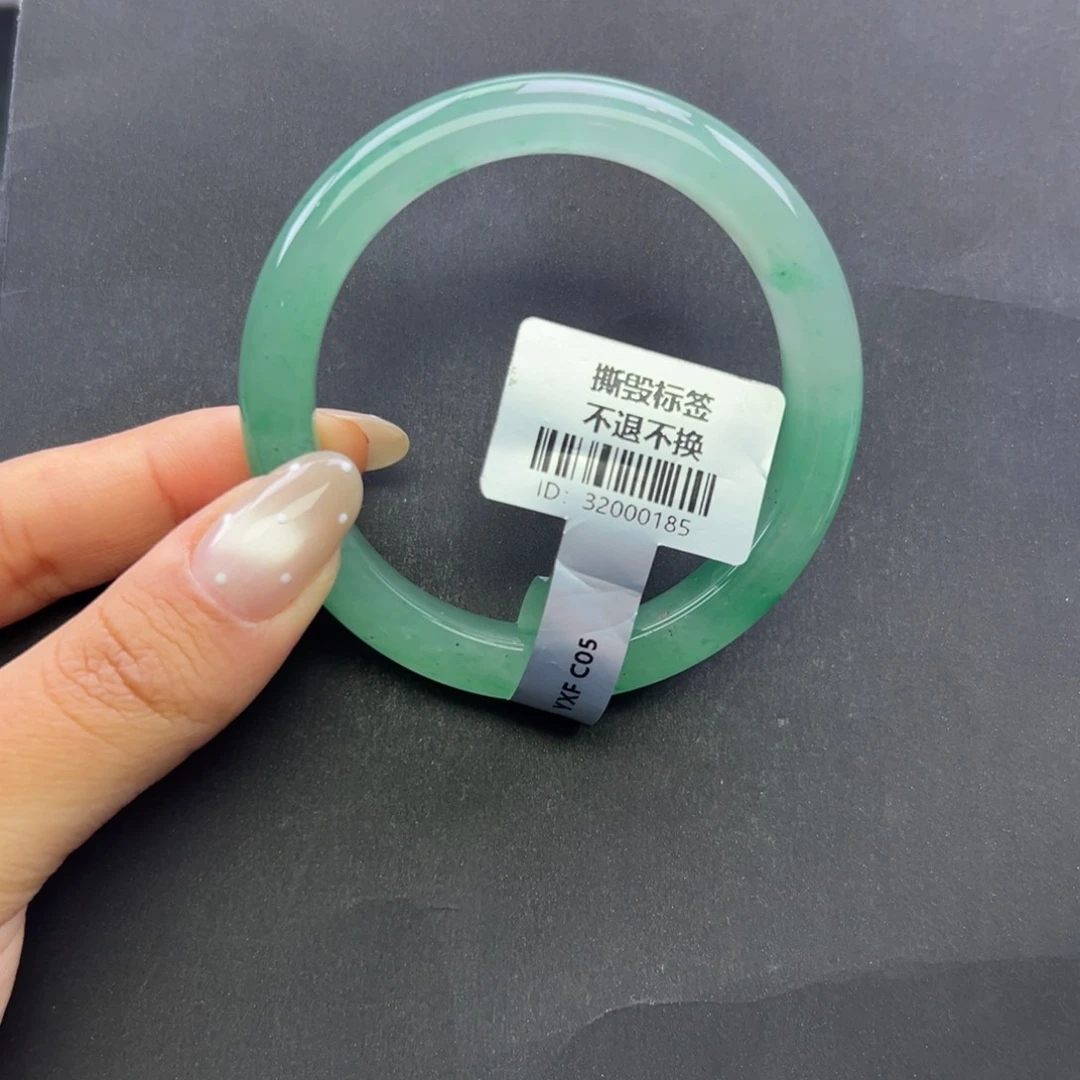 石英质玉未镶嵌手镯+周周52.5