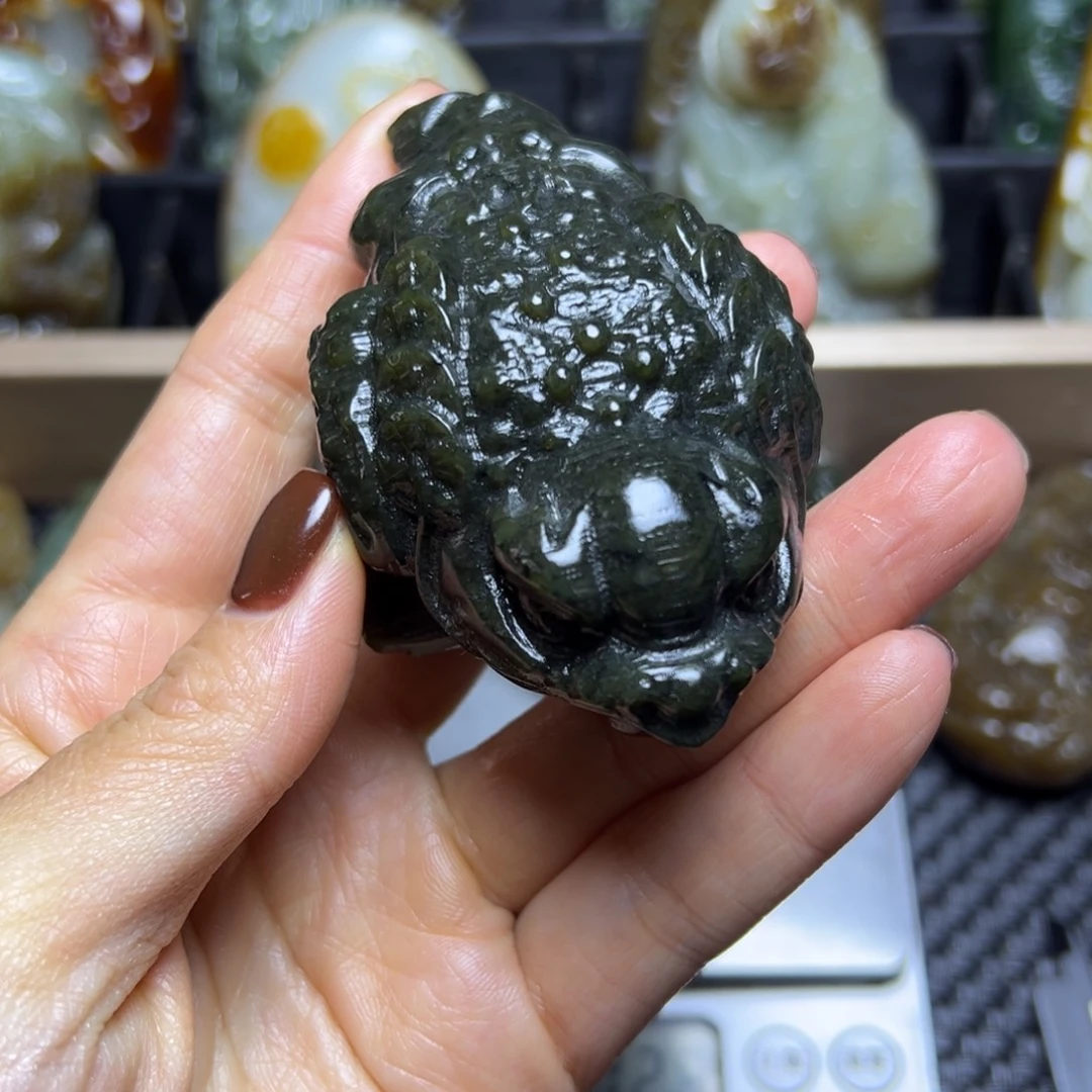 和田玉未镶嵌把件