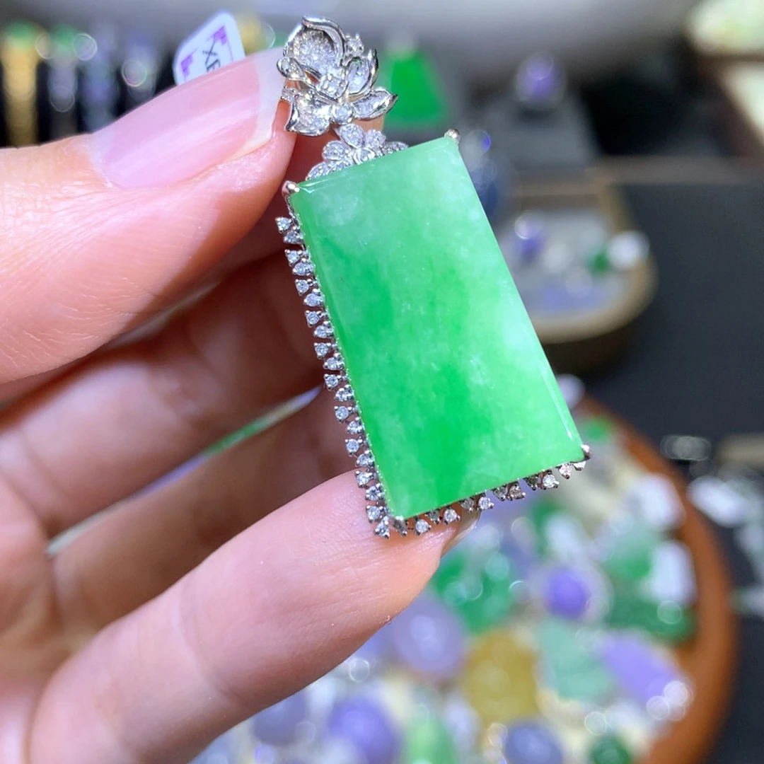 【闪购商品】翡翠颈饰18K金镶嵌翡翠吊坠项链